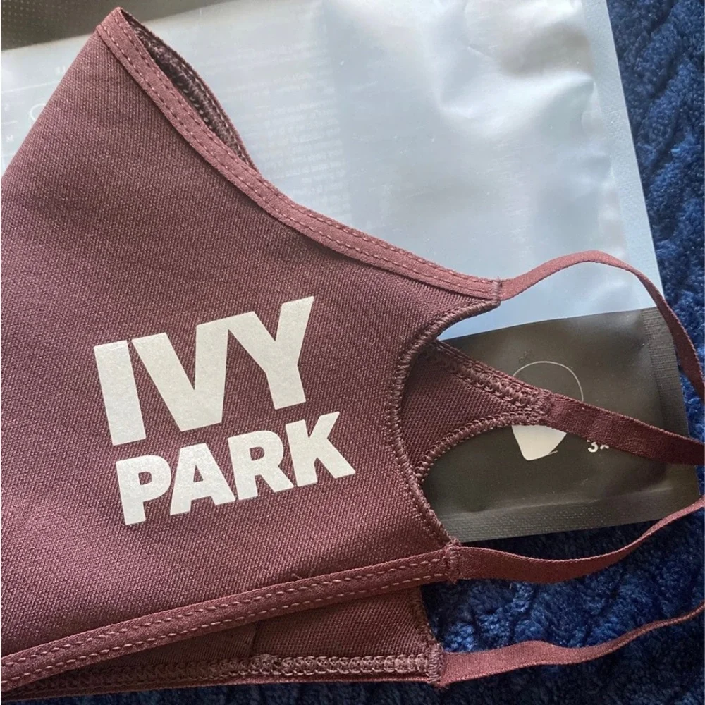 NEW Adidas x Ivy Park Beyonce Face Mask Size Medium